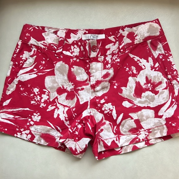 LOFT shorts- size 00, red floral print, gently worn, like new - Picture 2 of 5